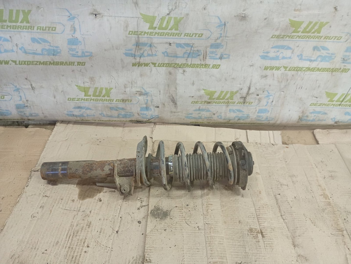 Amortizor cu arc stanga fata 1k0413031BH Volkswagen Golf 6 (2008 - 2015)