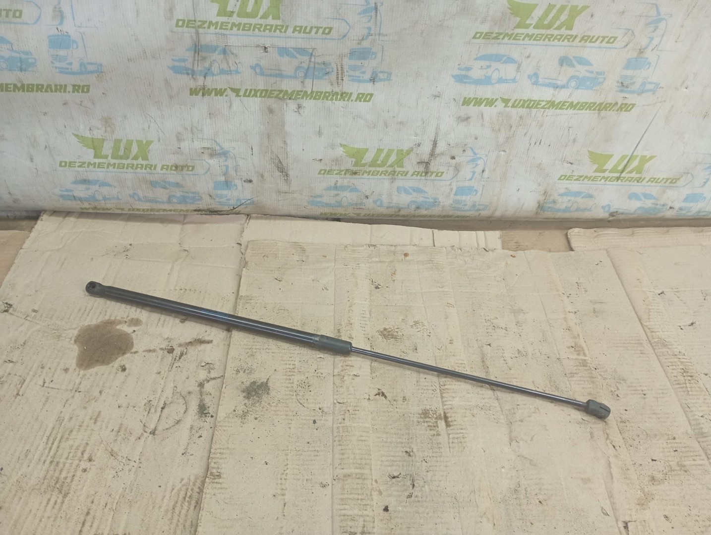 Amortizor capota 5k0823359d Volkswagen Golf 6 (2008 - 2015)