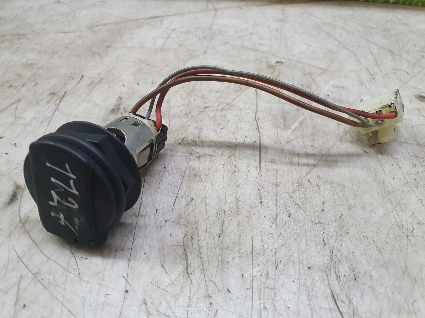 Priza 12V Volkswagen Touareg 1 (7L) (2002 - 2007)