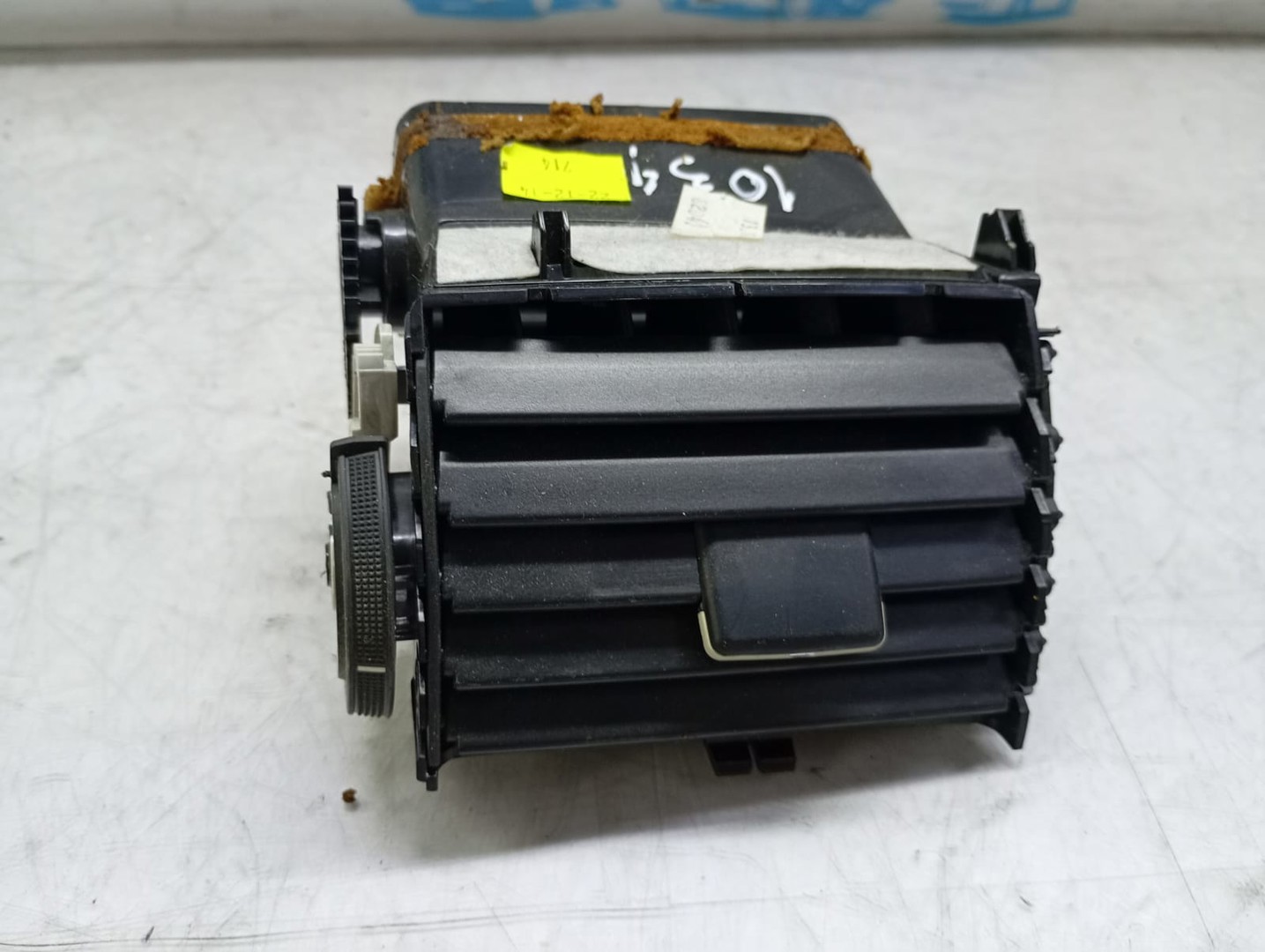 Grila ventilatie bord Toyota Avensis 3 T27 (facelift) (2011 - 2015)