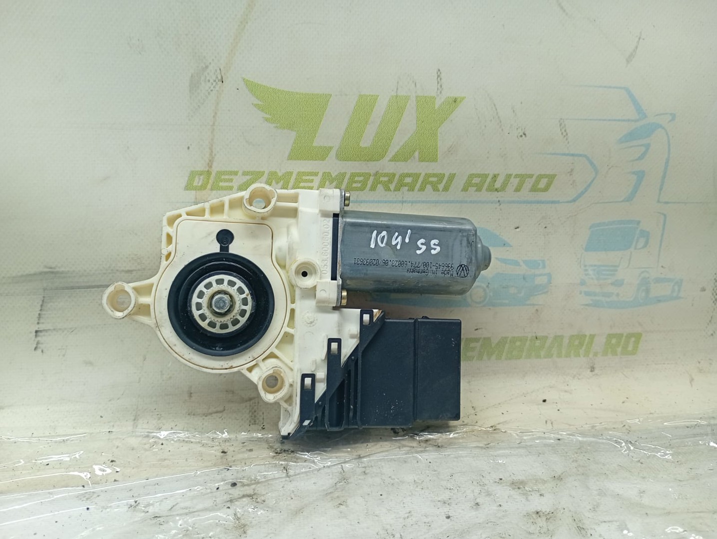 Motoras geam stanga spate 1K0959703B Volkswagen Touran 1 (2003 - 2006)