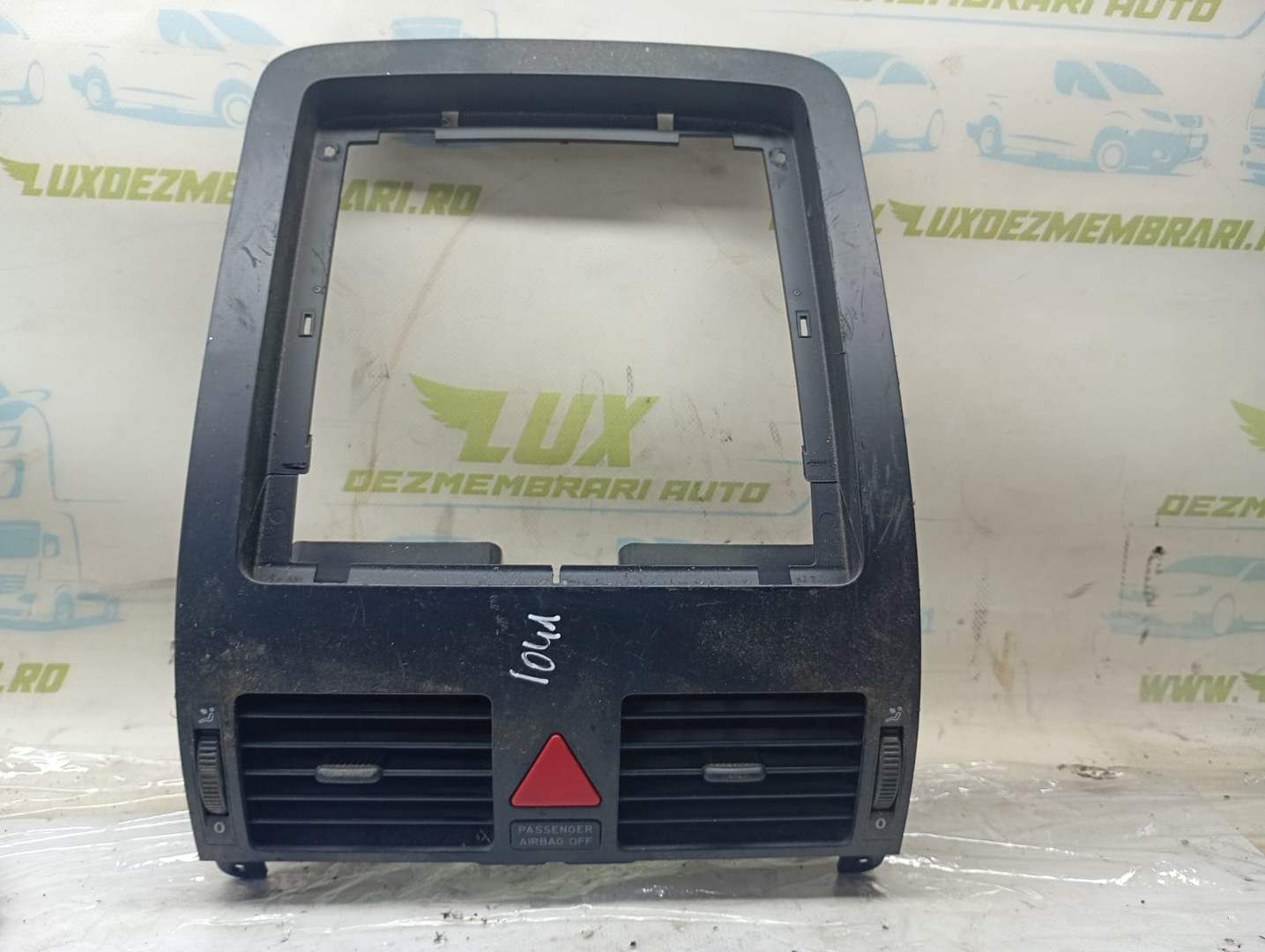 Grila ventilatie bord 1T1819728A Volkswagen Touran 1 (2003 - 2006)
