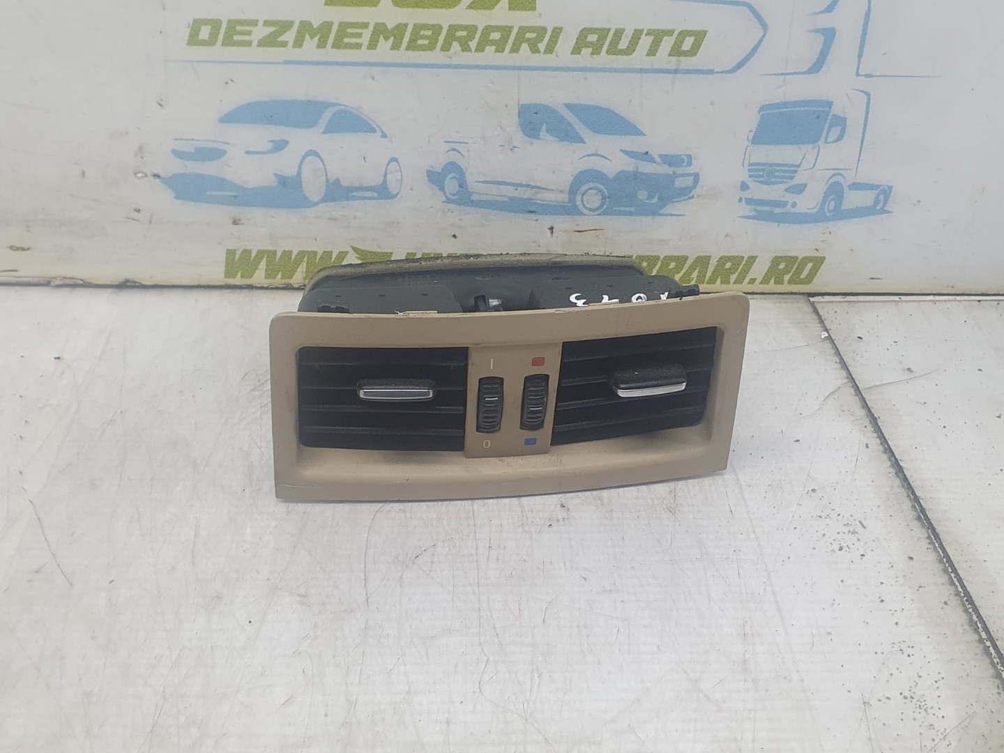 Grila ventilatie bord 7129556 BMW Seria 3 E90 (2004 - 2010)