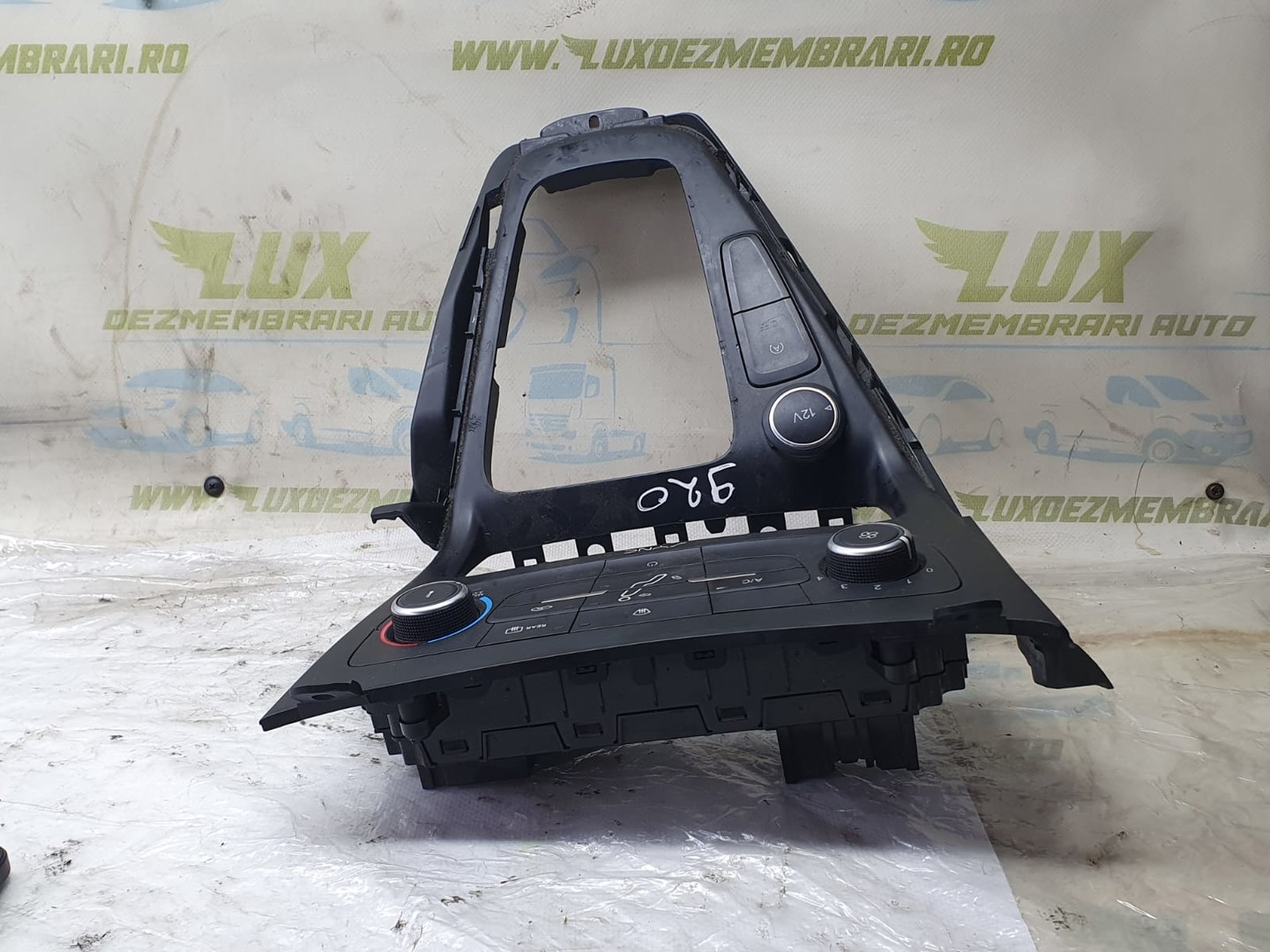 Ornament consola centrala A044H83 Ford Focus 3 (2011 - 2015)