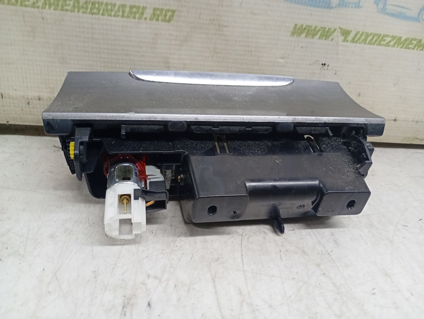 Scrumiera 3C0863284K Volkswagen Passat B7 (2010 - 2015)