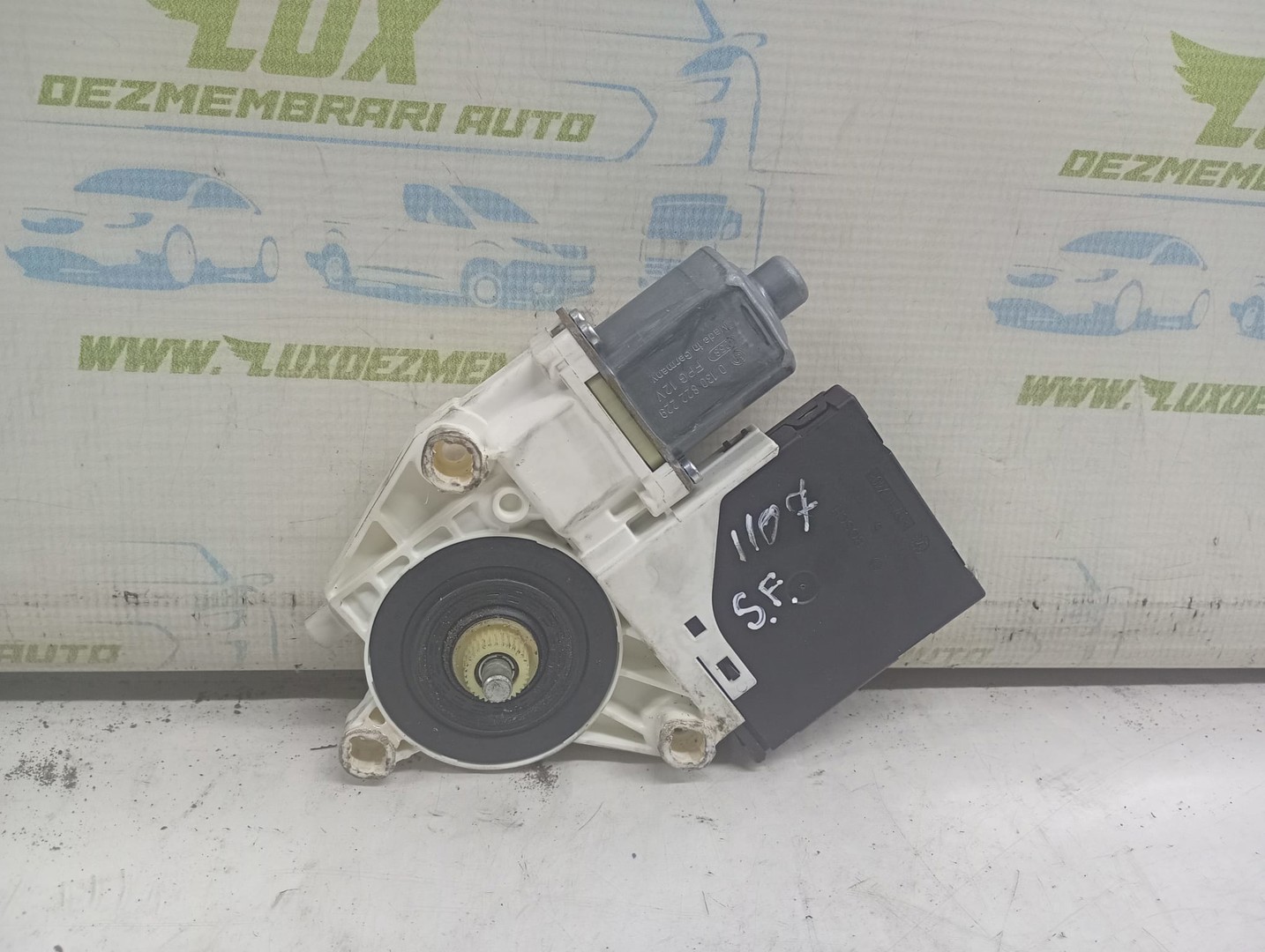 Motoras geam stanga fata 1k4837401N Volkswagen Golf 5 (2003 - 2009)
