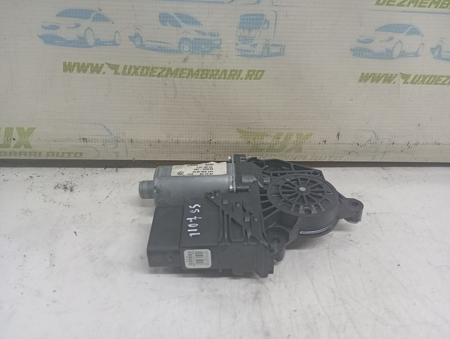 Motoras geam stanga spate 1k0959703F Volkswagen Golf 5 (2003 - 2009)