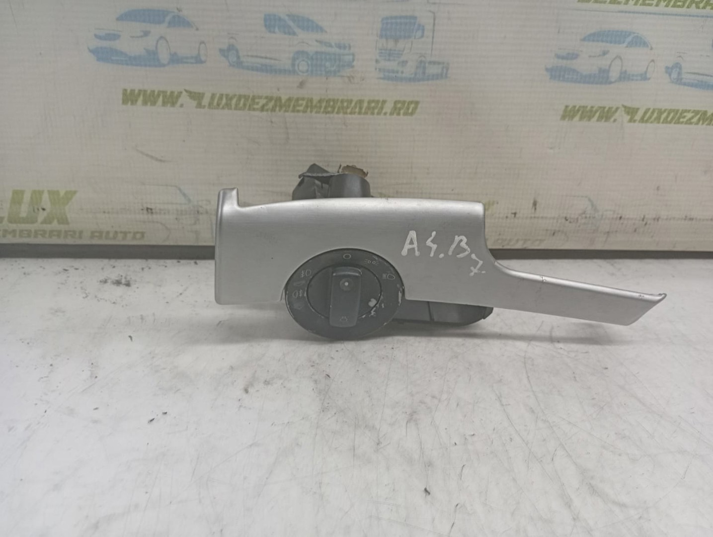 Bloc lumini 8E1853189 Audi A4 B7 (2004 - 2008)