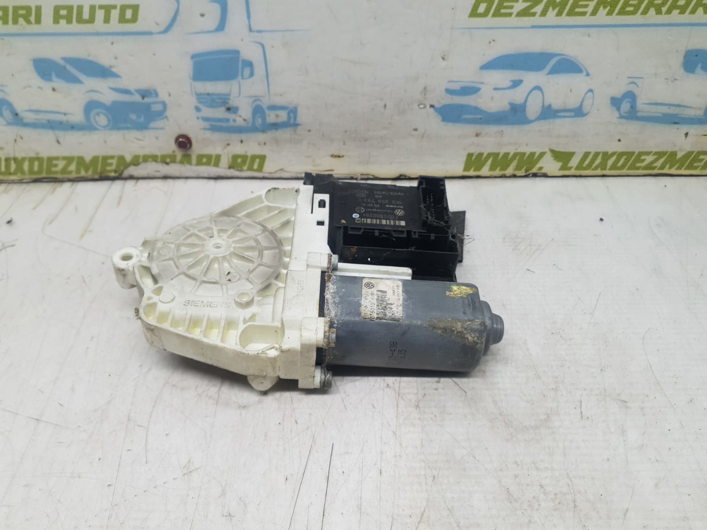 Motoras geam dreapta fata 1k0959793l Volkswagen Passat B6 (2005 - 2010)