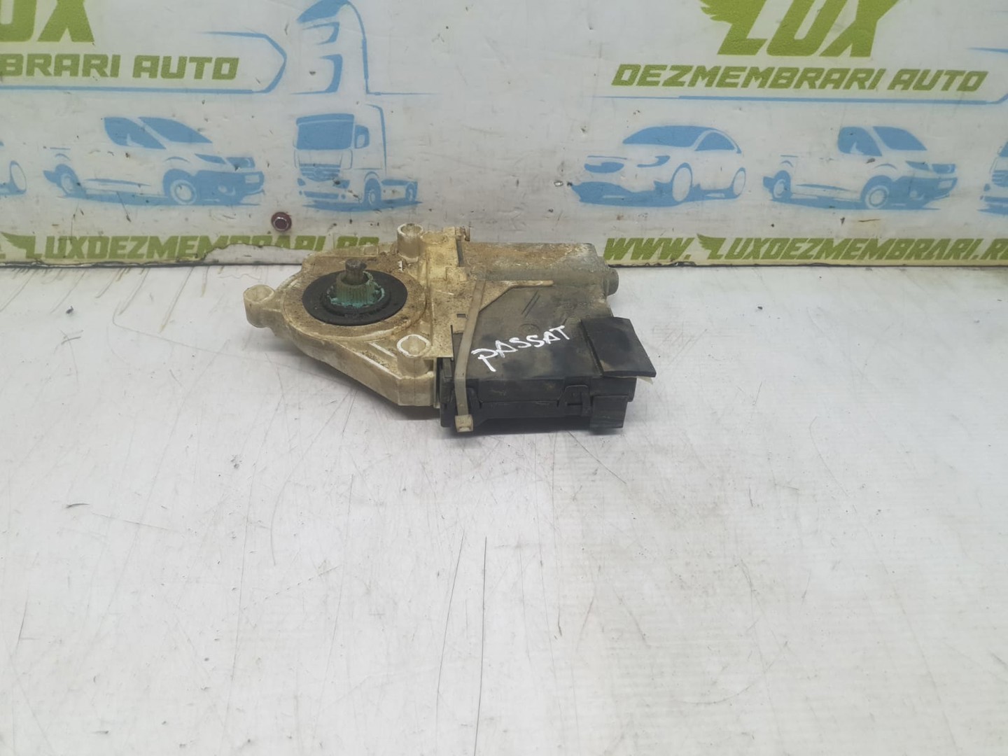 Motoras geam dreapta fata 1k0959792G Volkswagen Passat B6 (2005 - 2010)