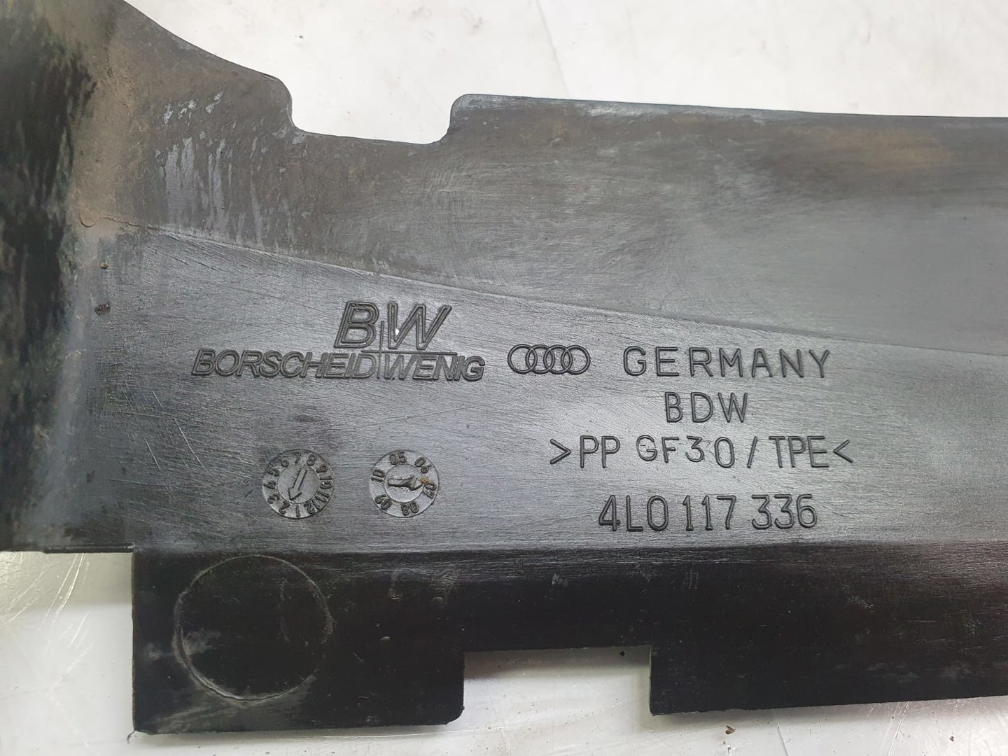 Deflector aer admisie 4L0117336 Audi Q7 4L (2005 - 2009)