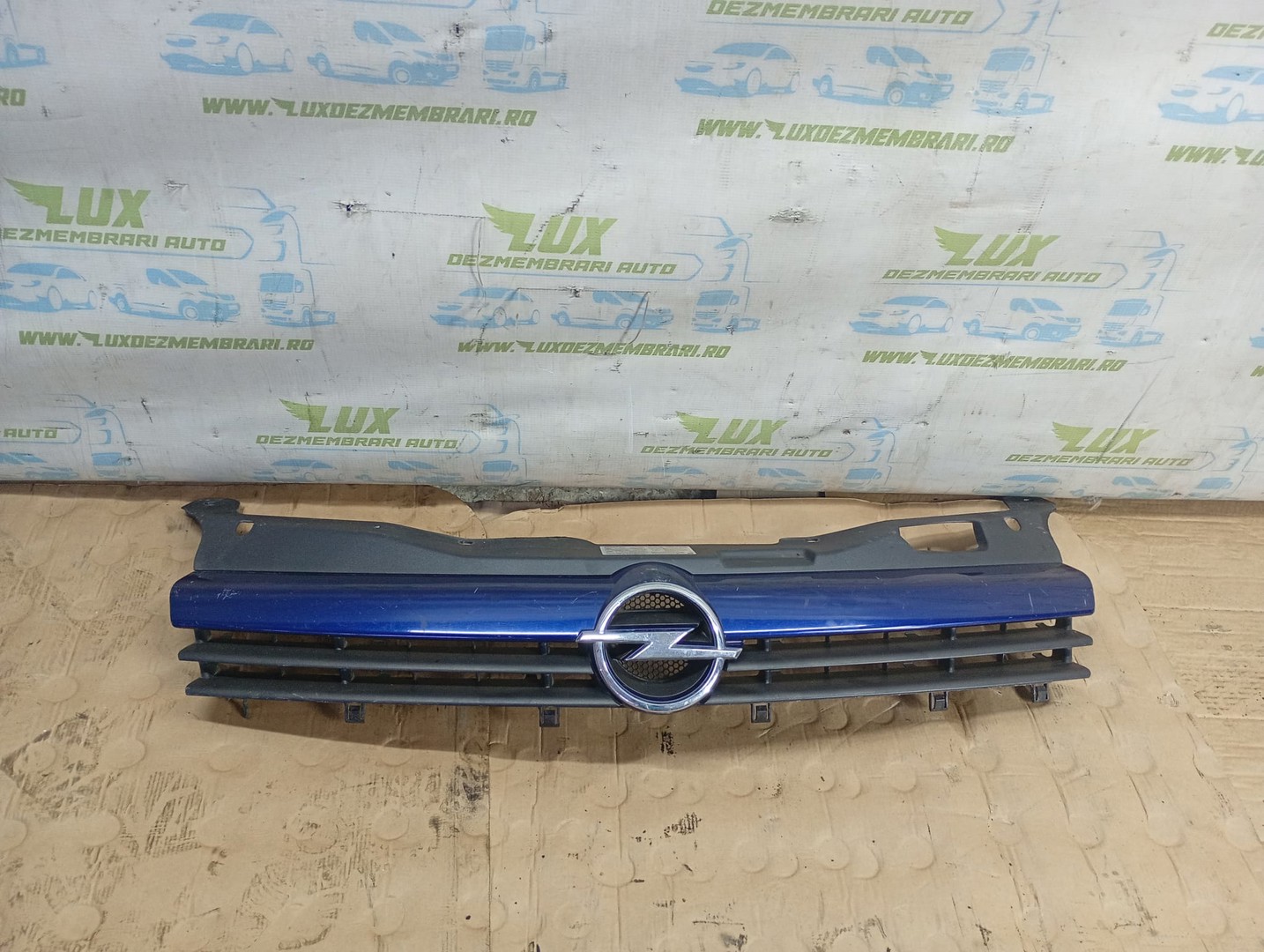 Grila bara fata 13108463 Opel Astra H (2004 - 2007)