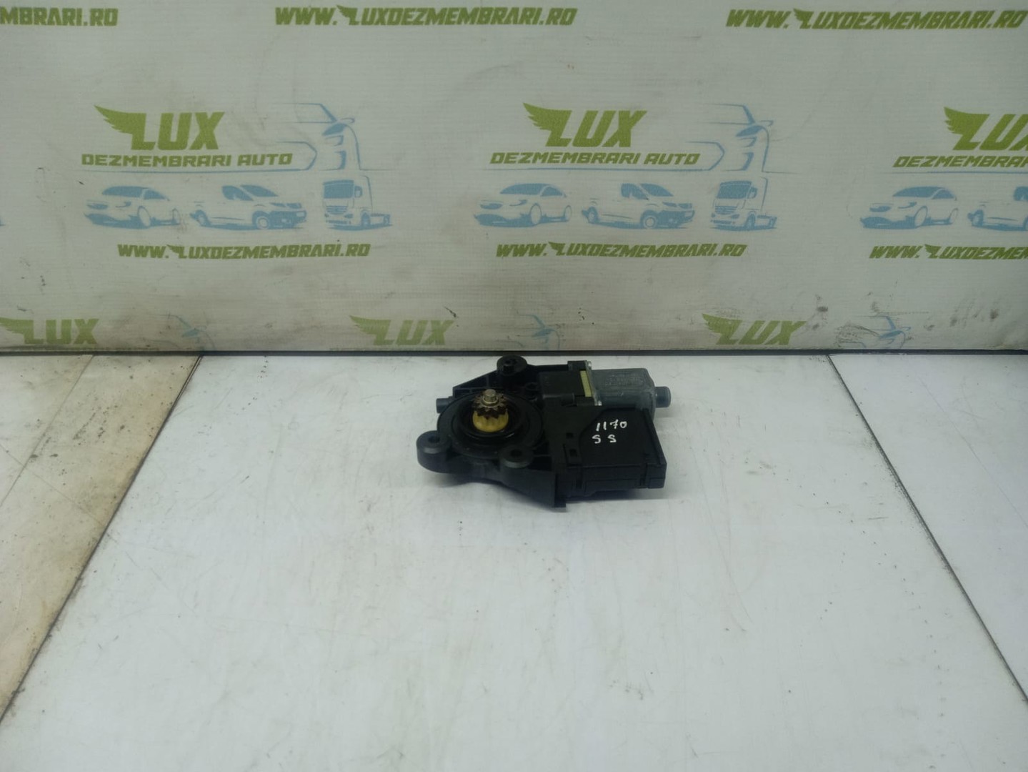 Motoras geam stanga spate 827310166r Renault Scenic 3 (2009 - 2012)