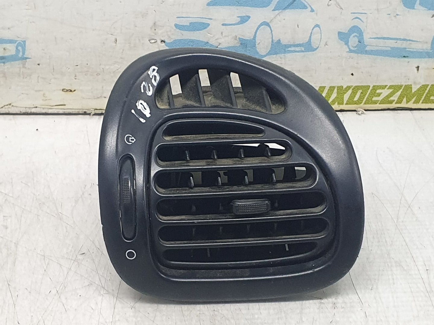 Grila ventilatie bord 9631280077 Citroen Xsara Picasso 1 (facelift) (2004 - 2010)