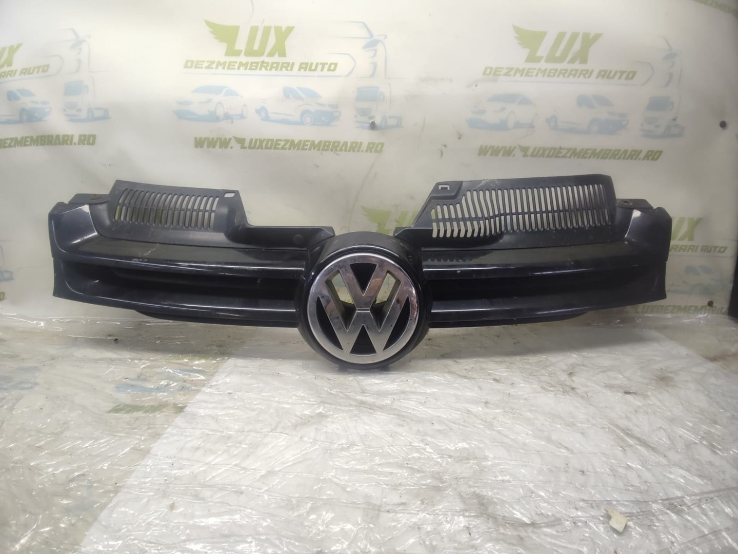 Grila bara fata 1K0853655 Volkswagen Golf 5 (2003 - 2009)