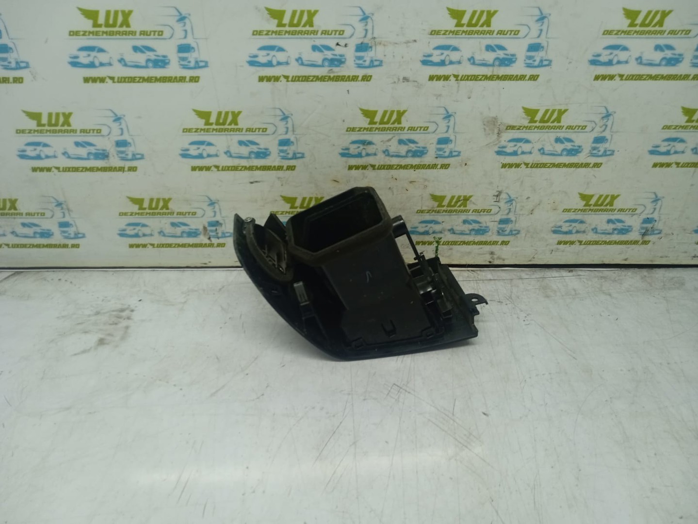 Grila ventilatie bord 8030A059 Mitsubishi Pajero 4 (2006 - 2011)