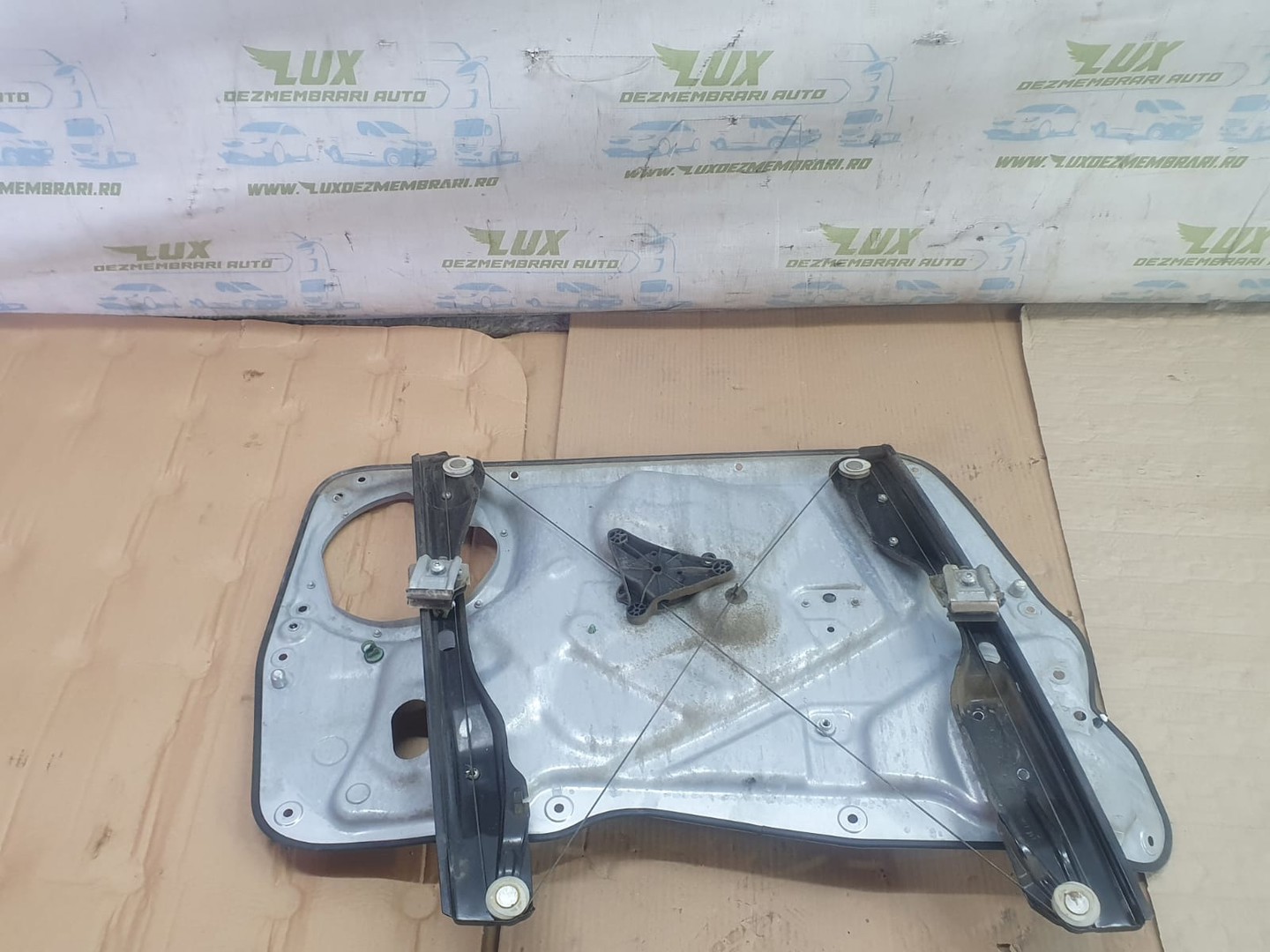 Macara geam dreapta fata 5N0837462 Volkswagen Tiguan 1 (5N) (2007 - 2011)
