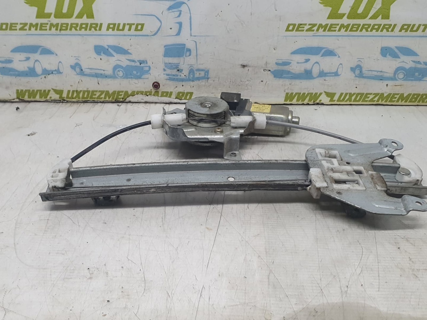 Macara geam stanga spate 8073189912 Nissan X-Trail T30 (2001 - 2004)