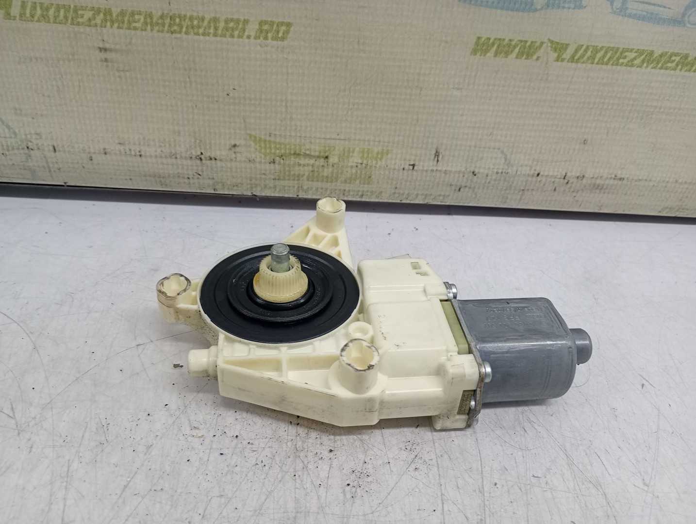 Motoras geam dreapta fata A2048200242 Mercedes Benz E-Class W212 (2009 - 2013)