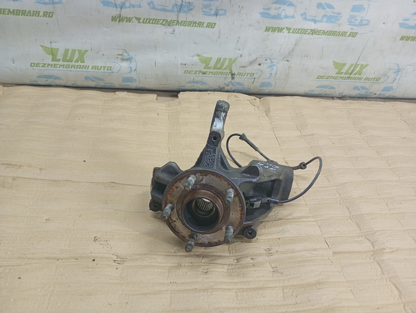 Fuzeta dreapta fata AV613k170 Ford Focus 3 (2011 - 2015)