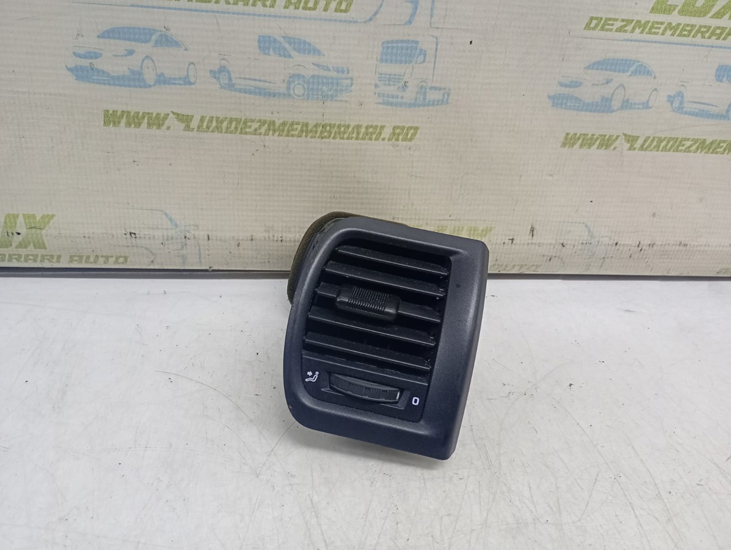 Grila ventilatie bord 5J0819702 Skoda Roomster 1 (5J) (facelift) (2010 - 2015)