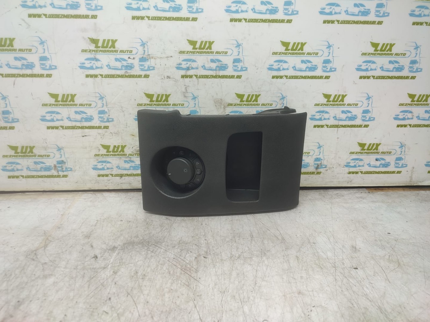 Ornament bord 13228683 Opel Corsa D (2006 - 2011)