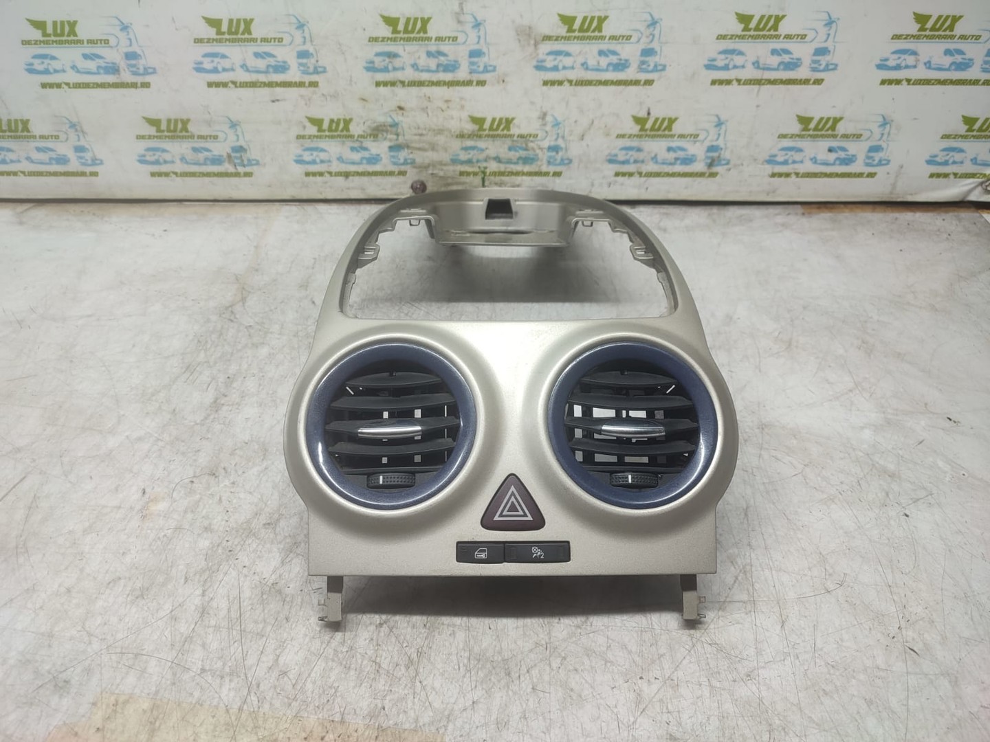 Grila ventilatie bord 13204955 Opel Corsa D (2006 - 2011)