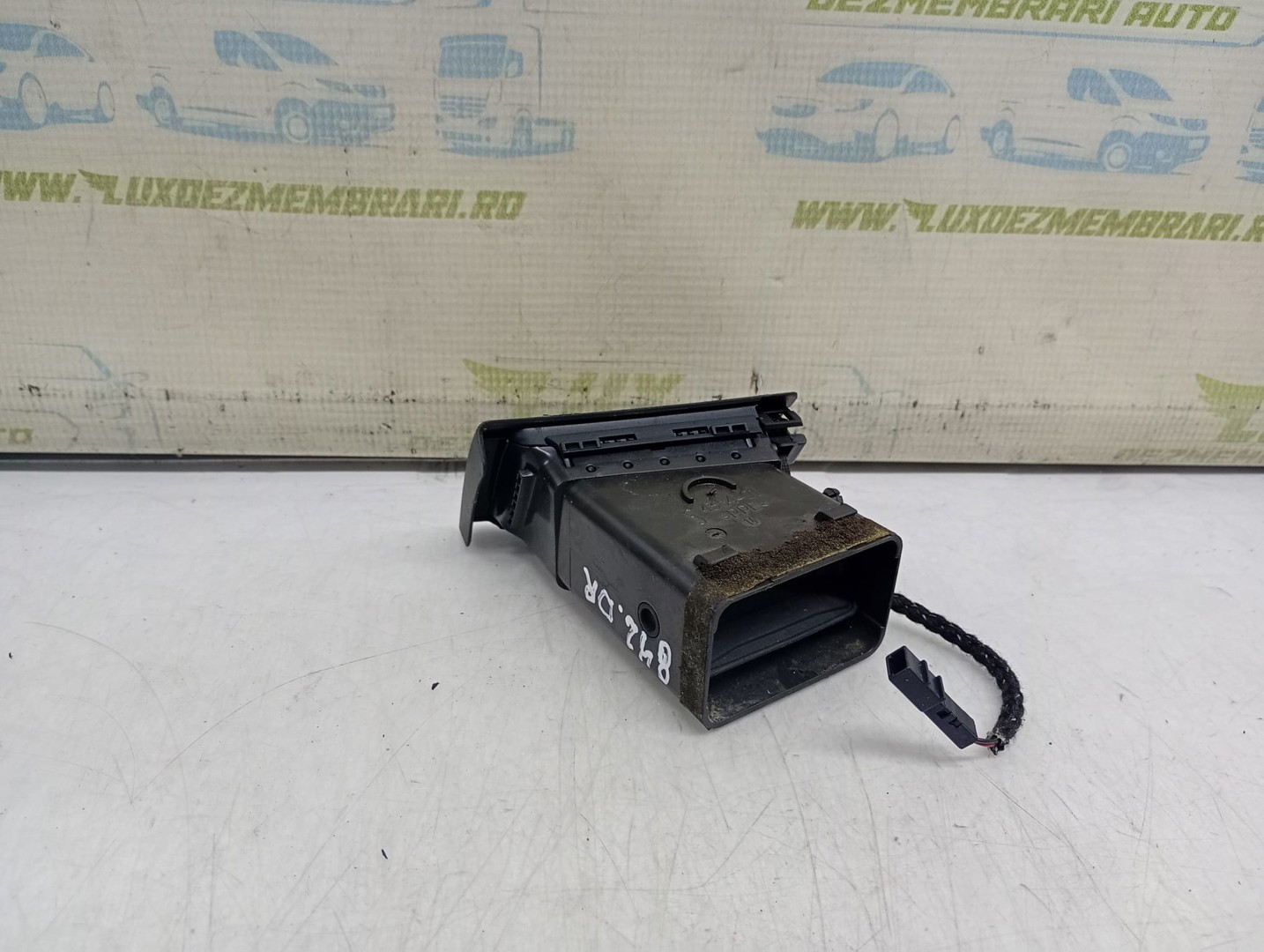 Grila ventilatie bord 8E0820902F Audi A4 B6 (2000 - 2005)