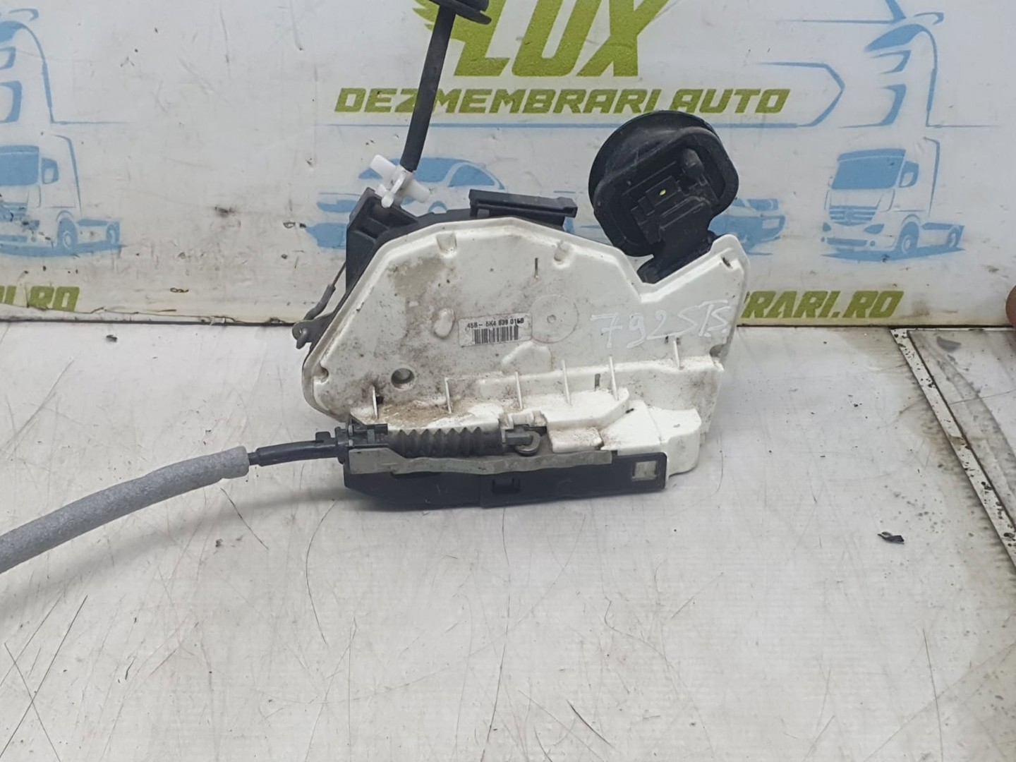 Broasca stanga spate 5K839015b Volkswagen Golf 6 (2008 - 2015)