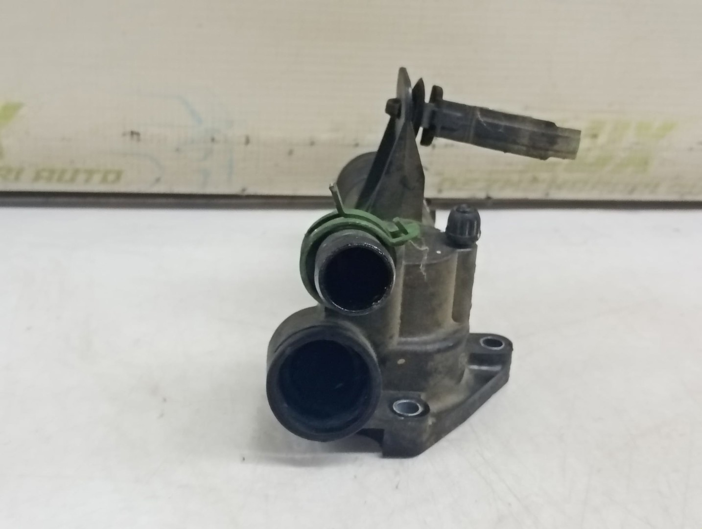 Carcasa termostat 8200954328B Renault Clio 3 (facelift) (2009 - 2012)