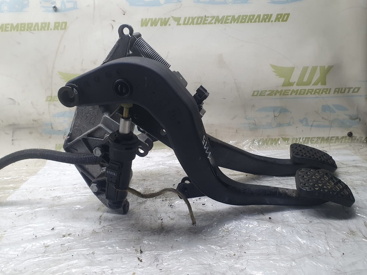 Pod pedalier 6751665 BMW Seria 3 E90 (2004 - 2010)