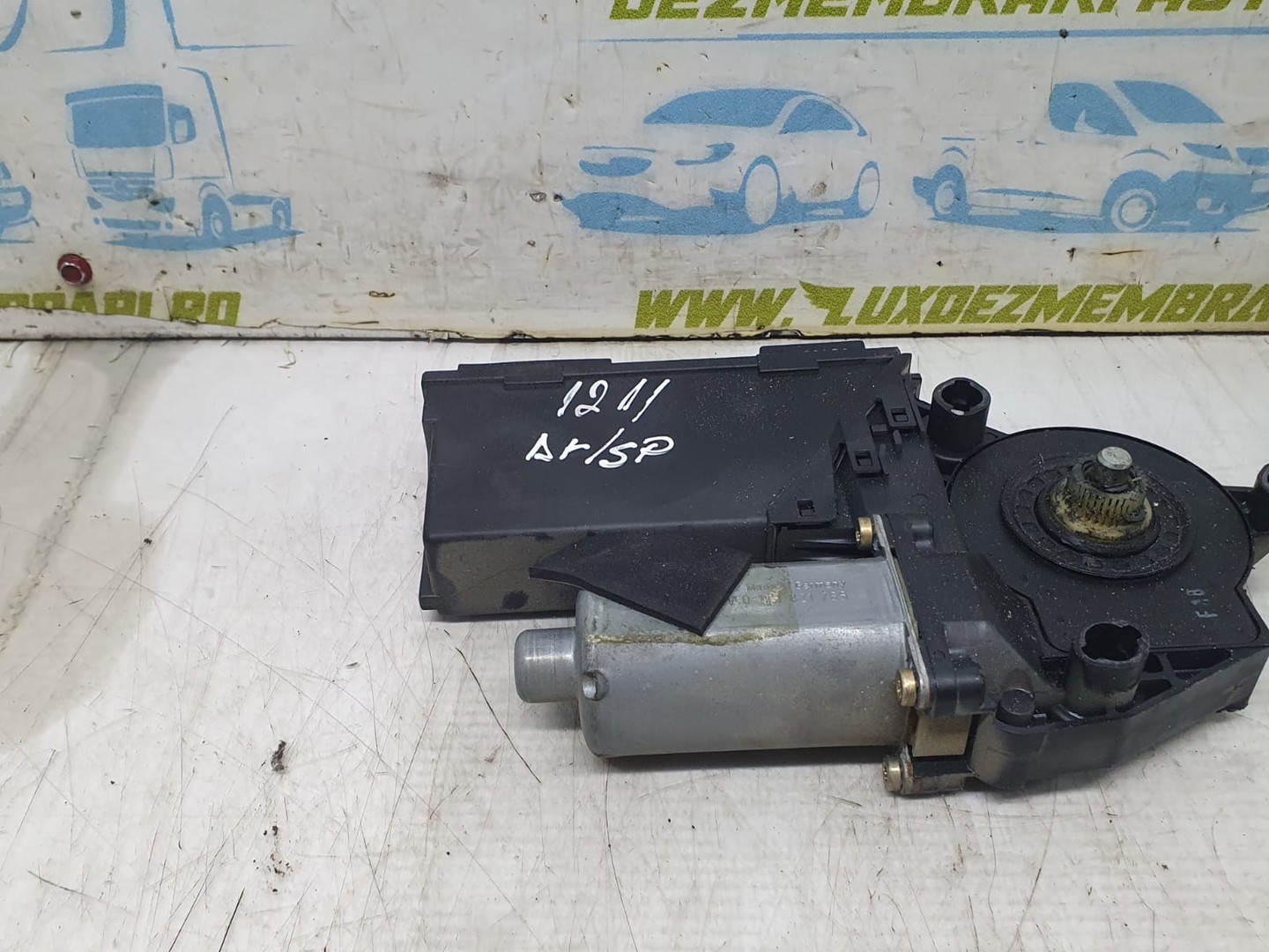 Motoras geam dreapta spate 4E0959802A Audi A8 D3/4E (2th facelift) (2007 - 2010)
