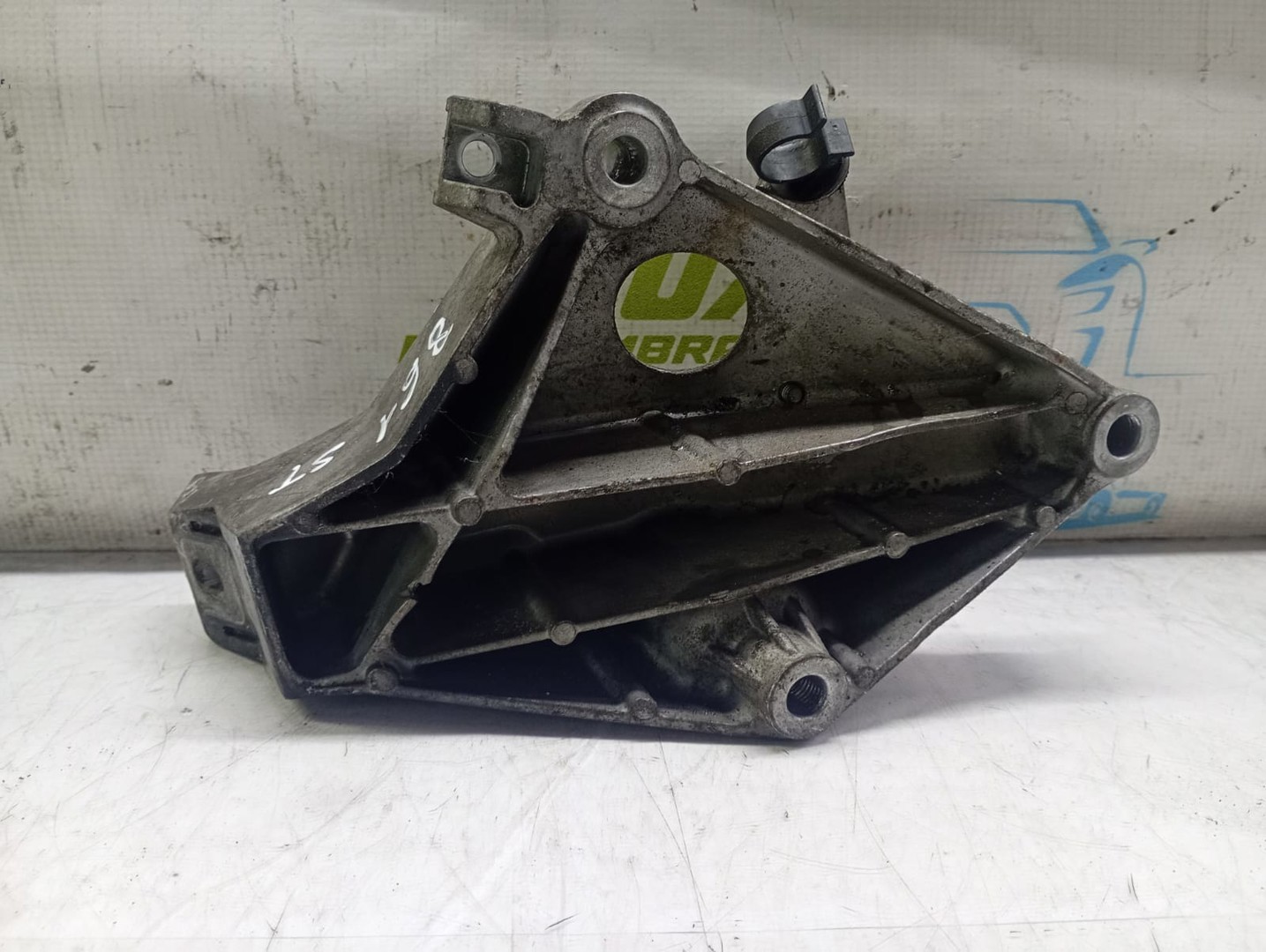 Suport motor 2211677504 BMW Seria 3 E91 (2004 - 2010)