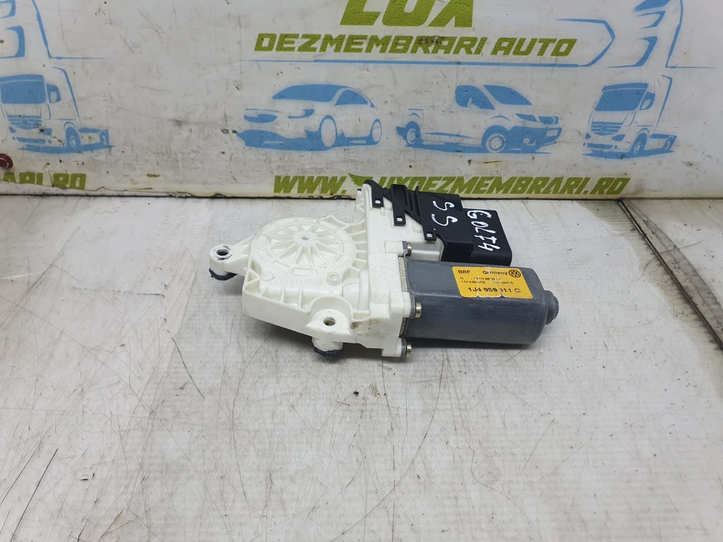 Motoras geam stanga spate 1j4959811c Volkswagen Golf 4 (1997 - 2006)