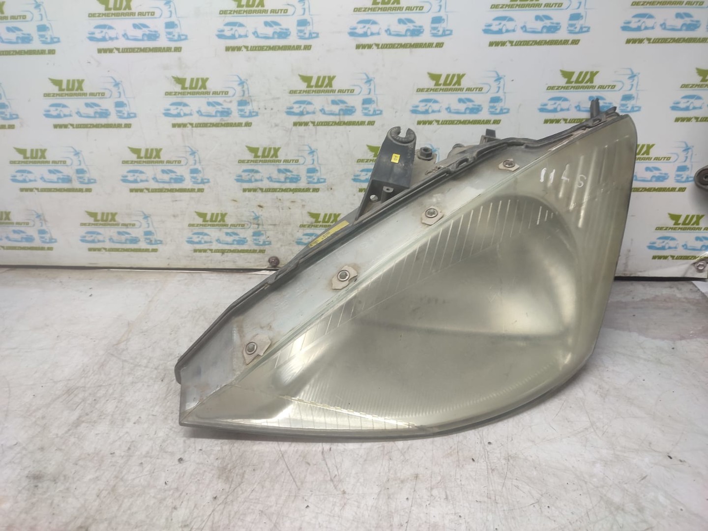 Far stanga xs4x-13006-ad Ford Focus 1 (1998 - 2004)