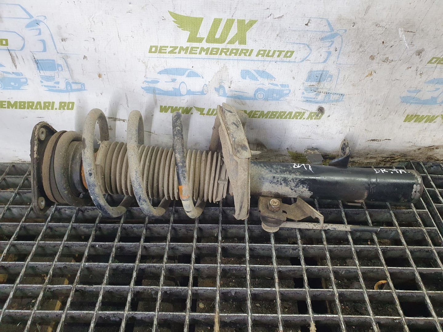 Amortizor cu arc dreapta fata Ford Focus 3 (2011 - 2015)