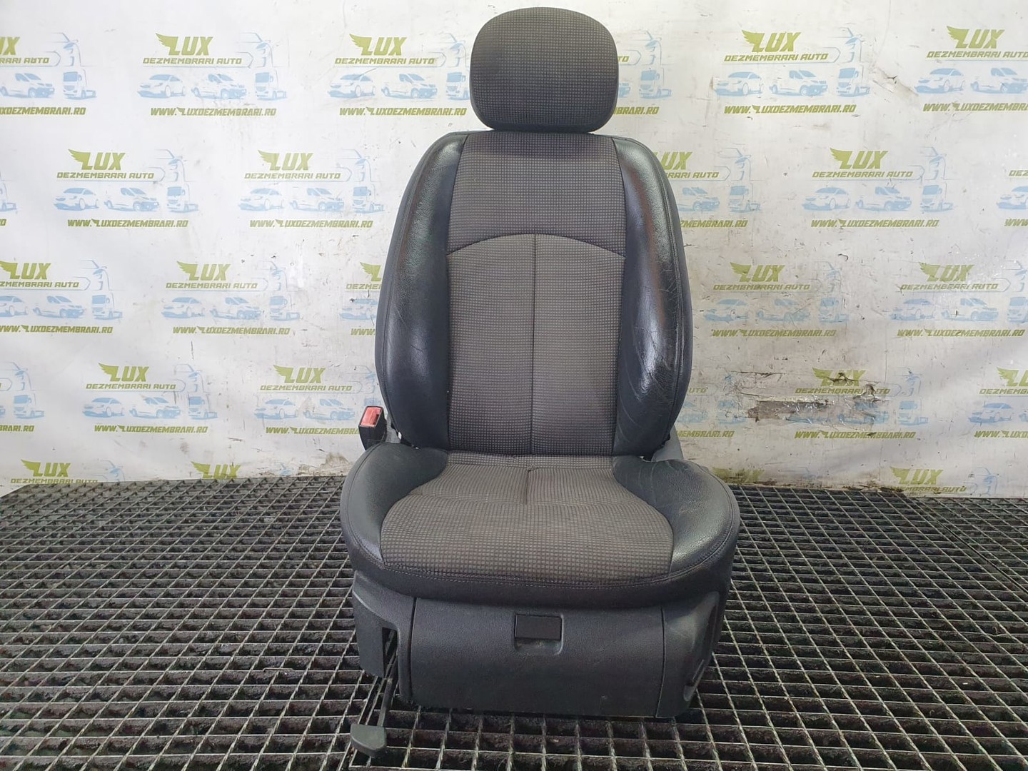 Scaun stanga fata Mercedes Benz E-Class W211/S211 (2002 - 2006)