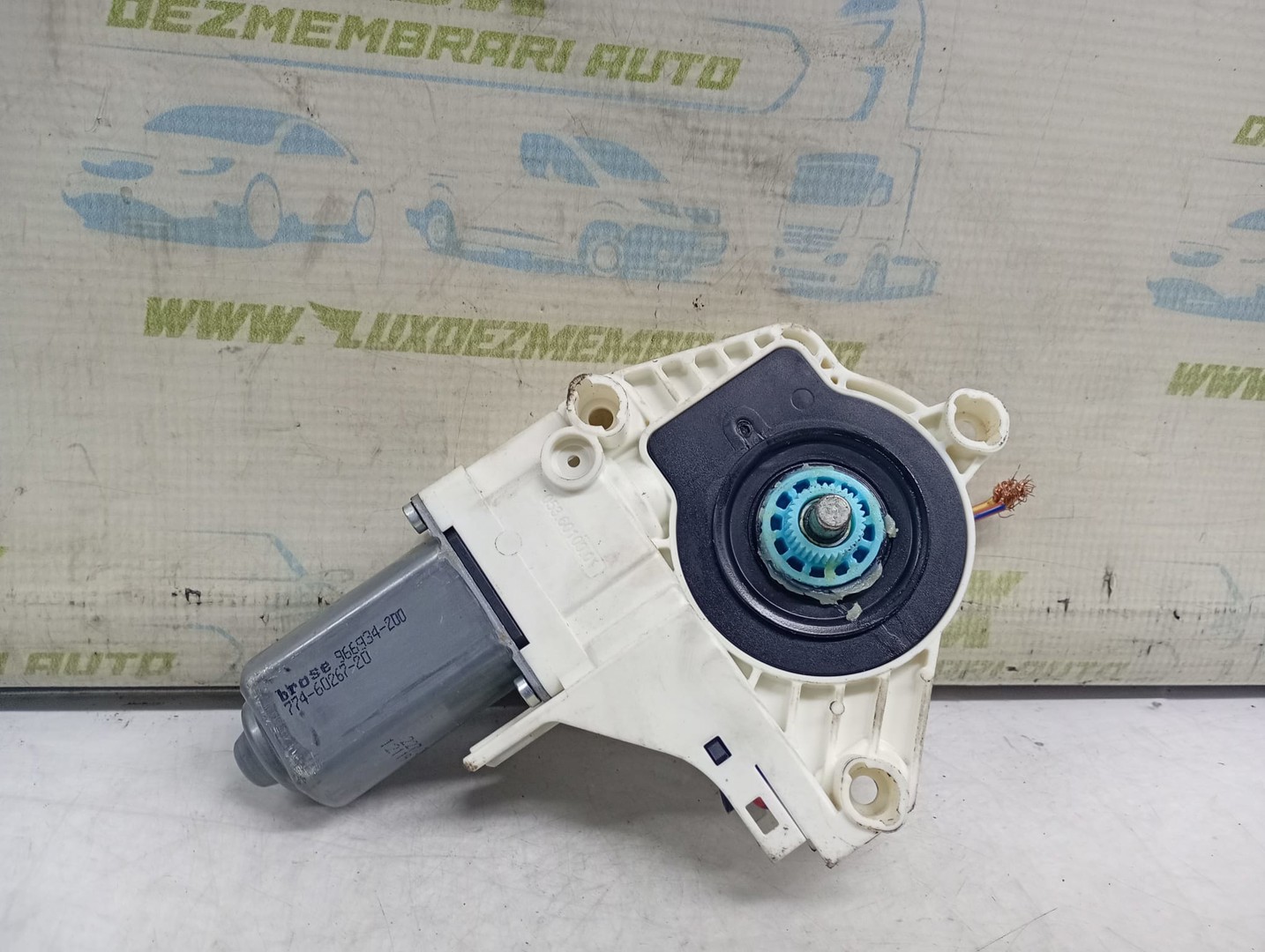 Motoras geam dreapta fata 8K0959802A Audi A4 B8/8K (2007 - 2011)
