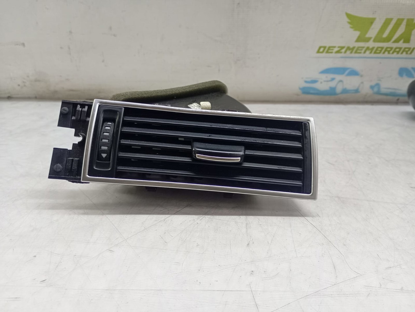 Grila ventilatie bord 4f1820902 Audi A6 4F/C6 (facelift) (2008 - 2011)