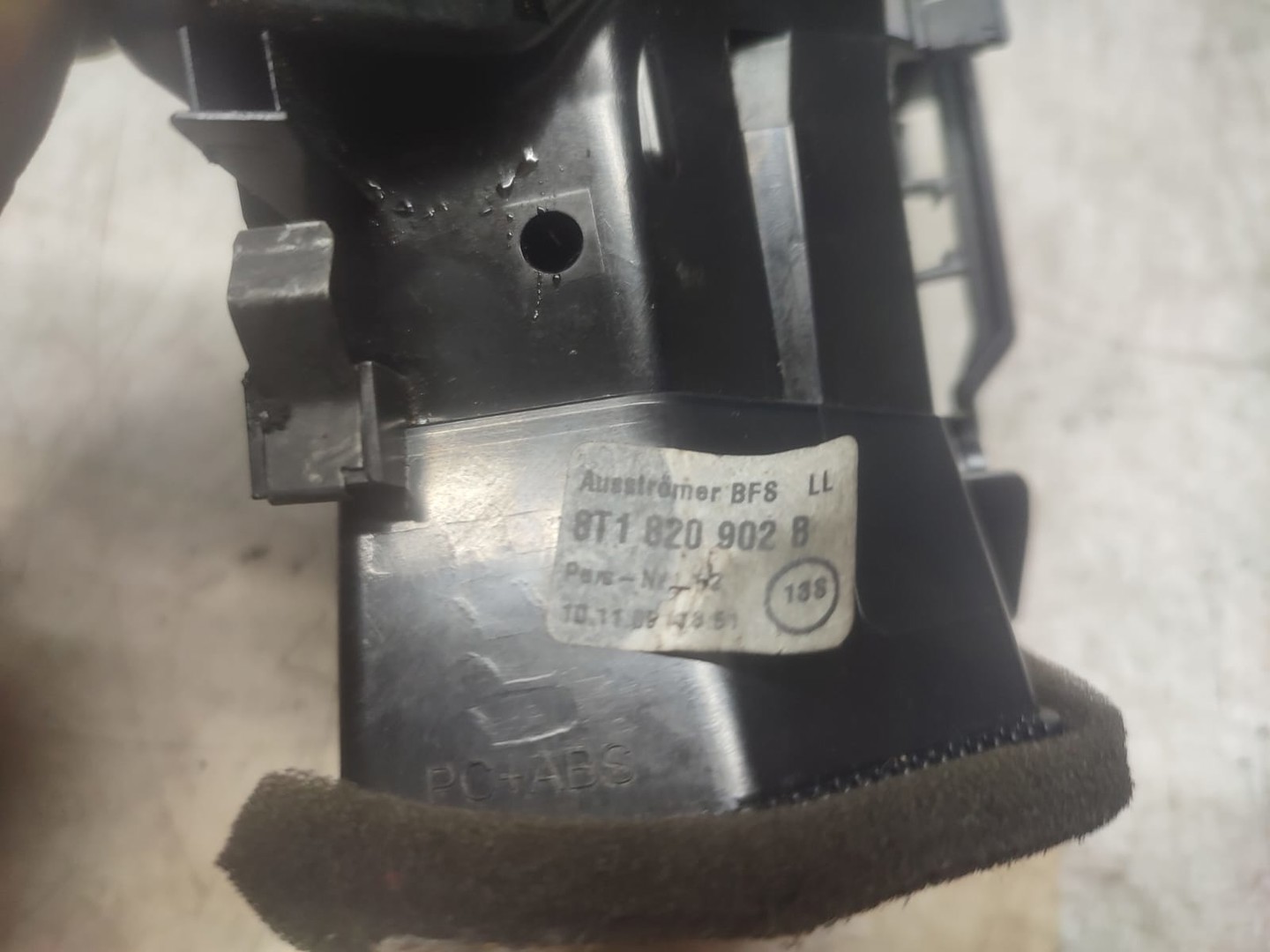 Grila ventilatie bord 8t1820902b Audi A4 B8/8K (2007 - 2011)