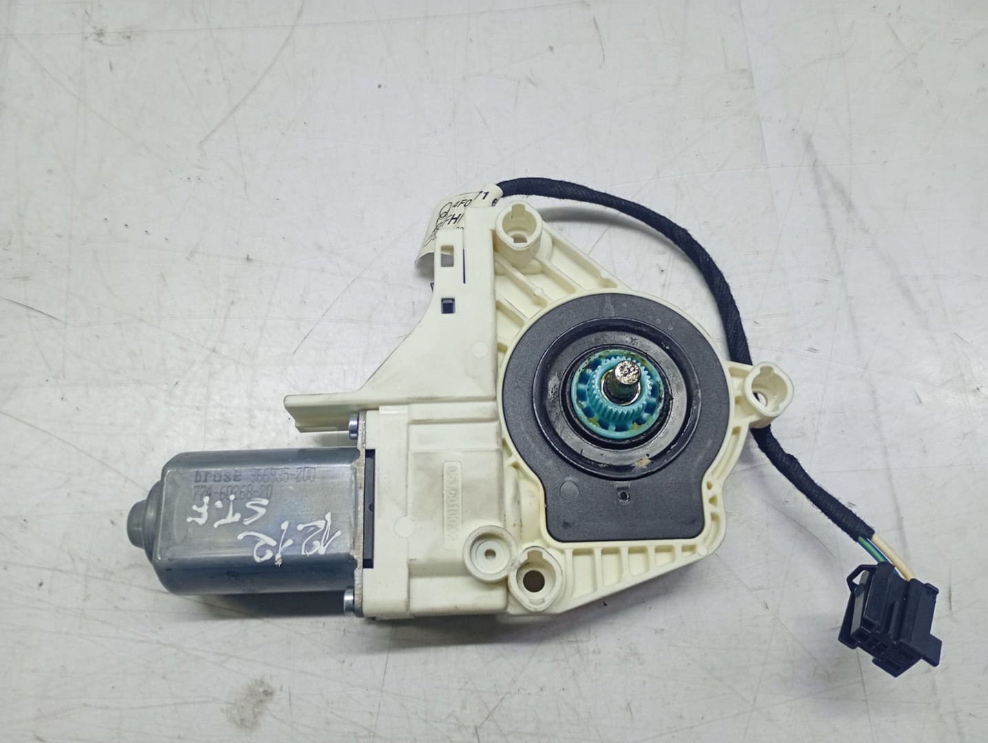 Motoras geam stanga fata 8k0959801a Audi A6 4F/C6 (facelift) (2008 - 2011)