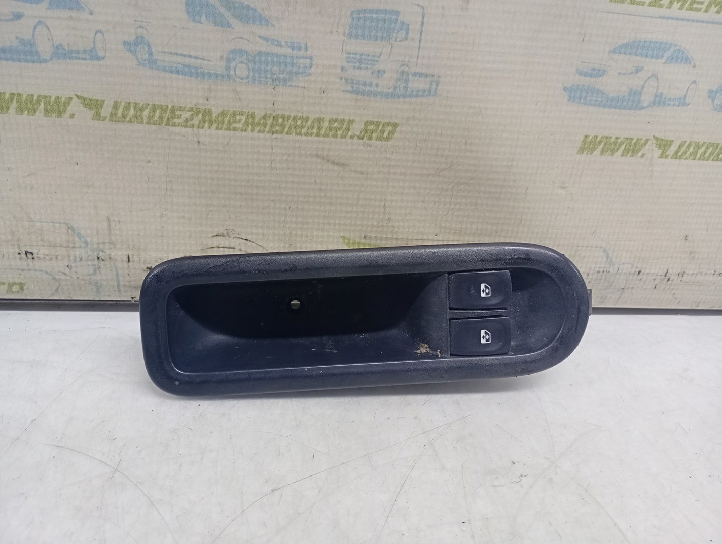 Panou comanda geamuri 8200356513 Renault Clio 3 (facelift) (2009 - 2012)