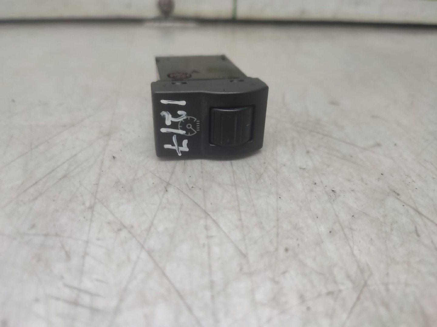 Buton 04057800 Mazda 3 BK (2003 - 2006)