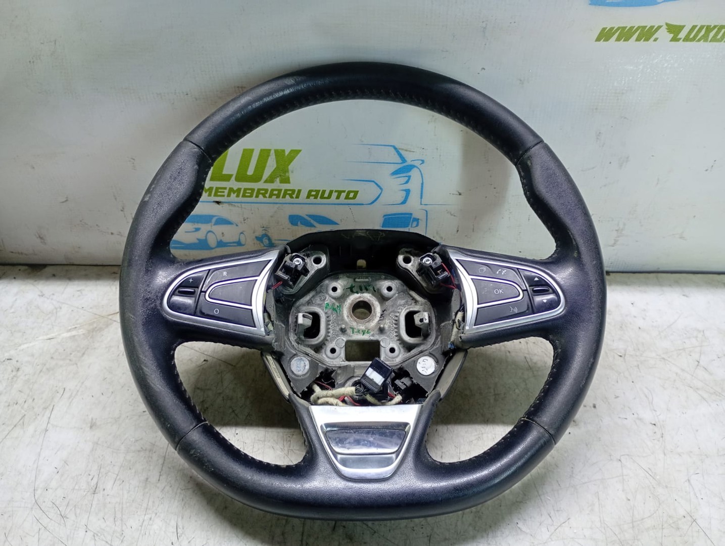 Volan in 3 spite cu comenzi 484005825r Renault Talisman 1 (2012 - 2020)
