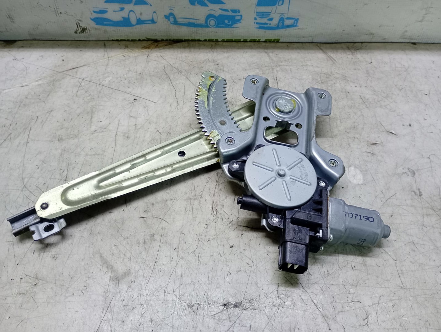 Macara geam dreapta spate a-0225713a Mitsubishi Outlander 2 (2005 - 2009)