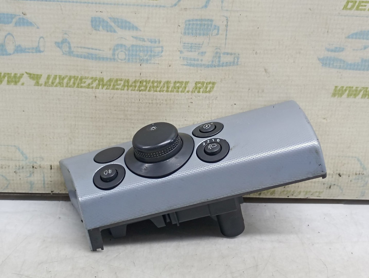 Bloc lumini 13100136 Opel Astra H (2004 - 2007)