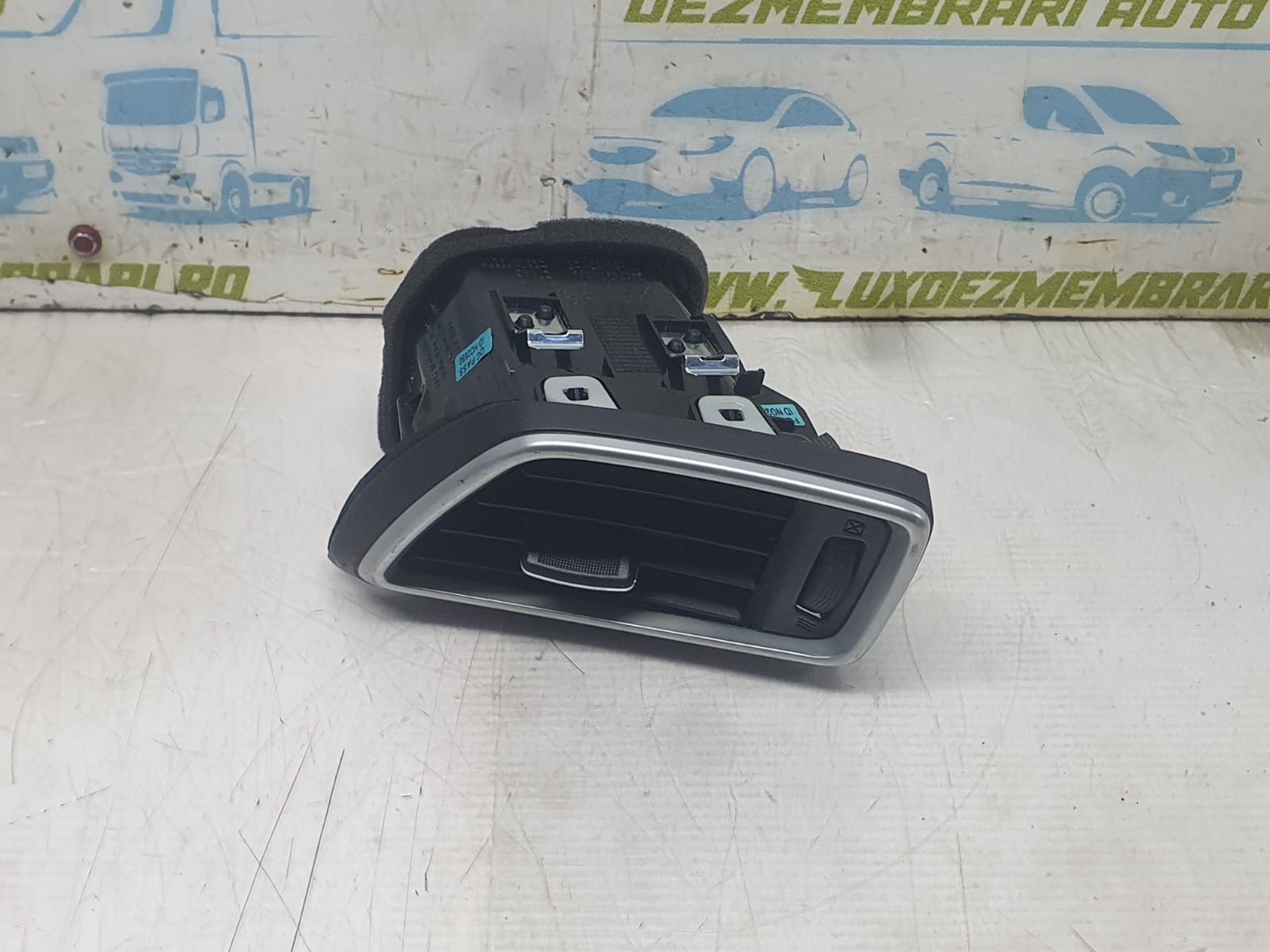 Grila ventilatie bord 3049-0001 Nissan Qashqai 2 J11 (facelift) (2017 - 2020)