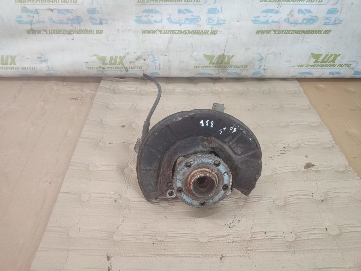 Fuzeta stanga fata Volkswagen Passat B6 (2005 - 2010)