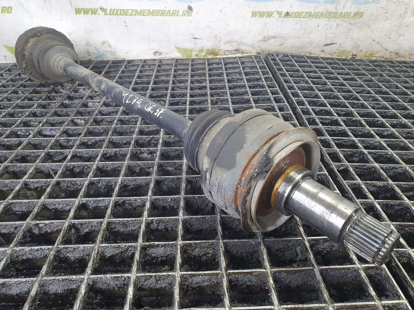 Planetara dreapta spate Mercedes Benz C-Class W204/S204 (2007 - 2012)