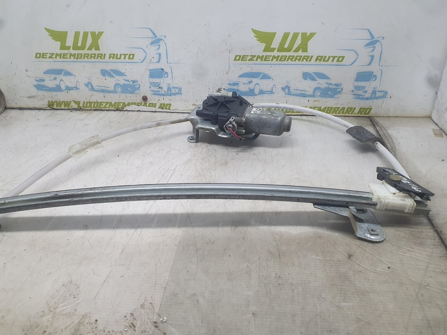 Macara geam stanga spate Jeep Cherokee KJ (2001 - 2007)